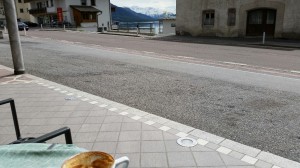 Kaffeepause mit Blick auf den Reschensee Mai 2014