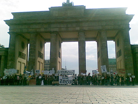 Sperrwache am Brandenburger Tor