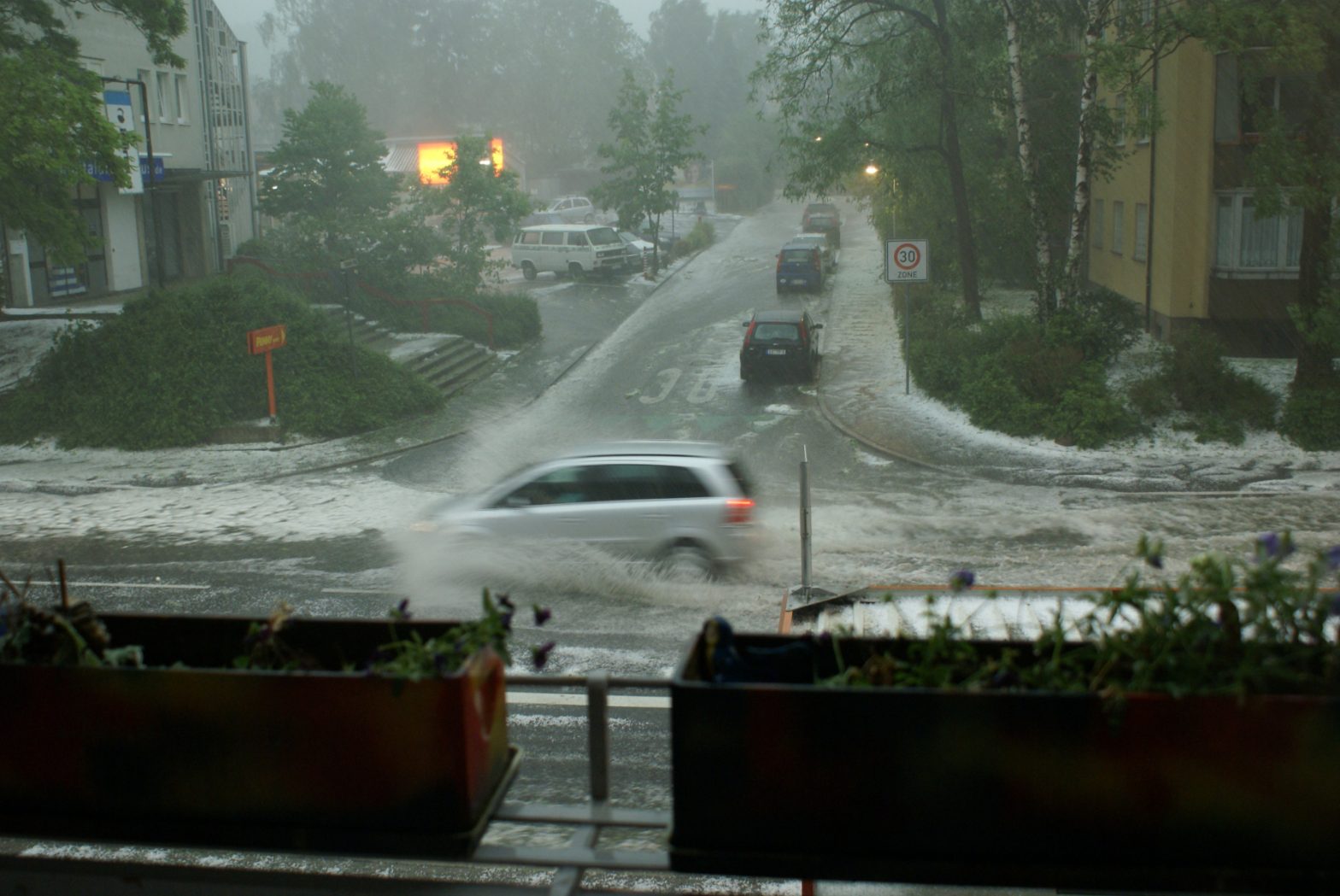 Sintflutartiger Regen nach Hagel ::: Unwetter in Konstanz